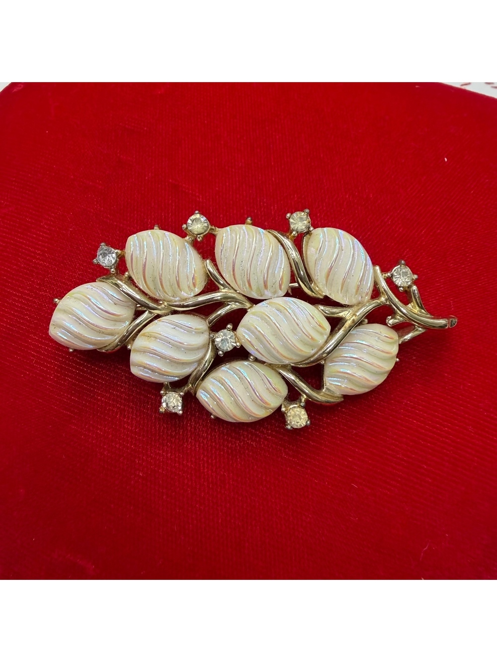 Coro ribbed iridescent brooch vintage 60s
